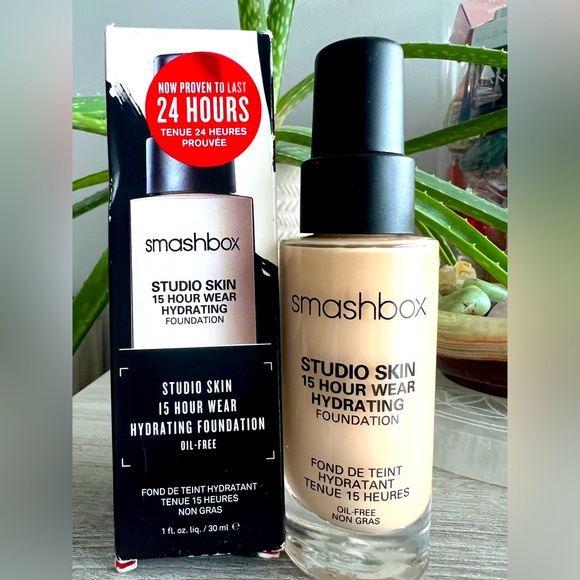 Smashbox Studio Skin 24 hrs wear foundation- oil free - Picture 1 of 3